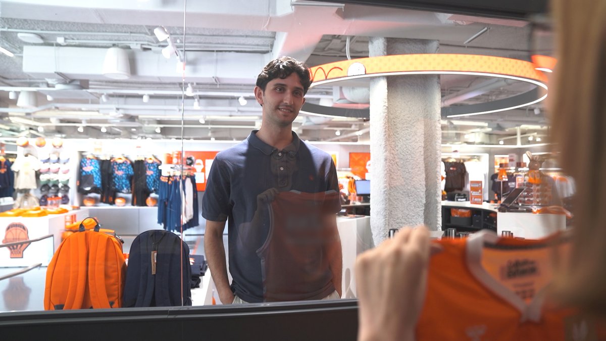 ¡Aprovecha los Mega Saldos VBC y consigue tus artículos taronja favoritos con grandes descuentos! 🛍️🍊 Además, podrás llevarte las equipaciones de juego con la 𝙨𝙚𝙧𝙞𝙜𝙧𝙖𝙛𝙞́𝙖 𝙙𝙚 𝙩𝙪𝙨 𝙟𝙪𝙜𝙖𝙙𝙤𝙧𝙖𝙨 𝙥𝙧𝙚𝙛𝙚𝙧𝙞𝙙𝙖𝙨... la ortografía es cosa tuya 🧡🏀