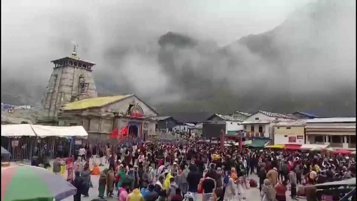 Devotees continue to throng Badrinath and Kedarnath Dham for darshan, with long queues witnessed at both shrines 🙏