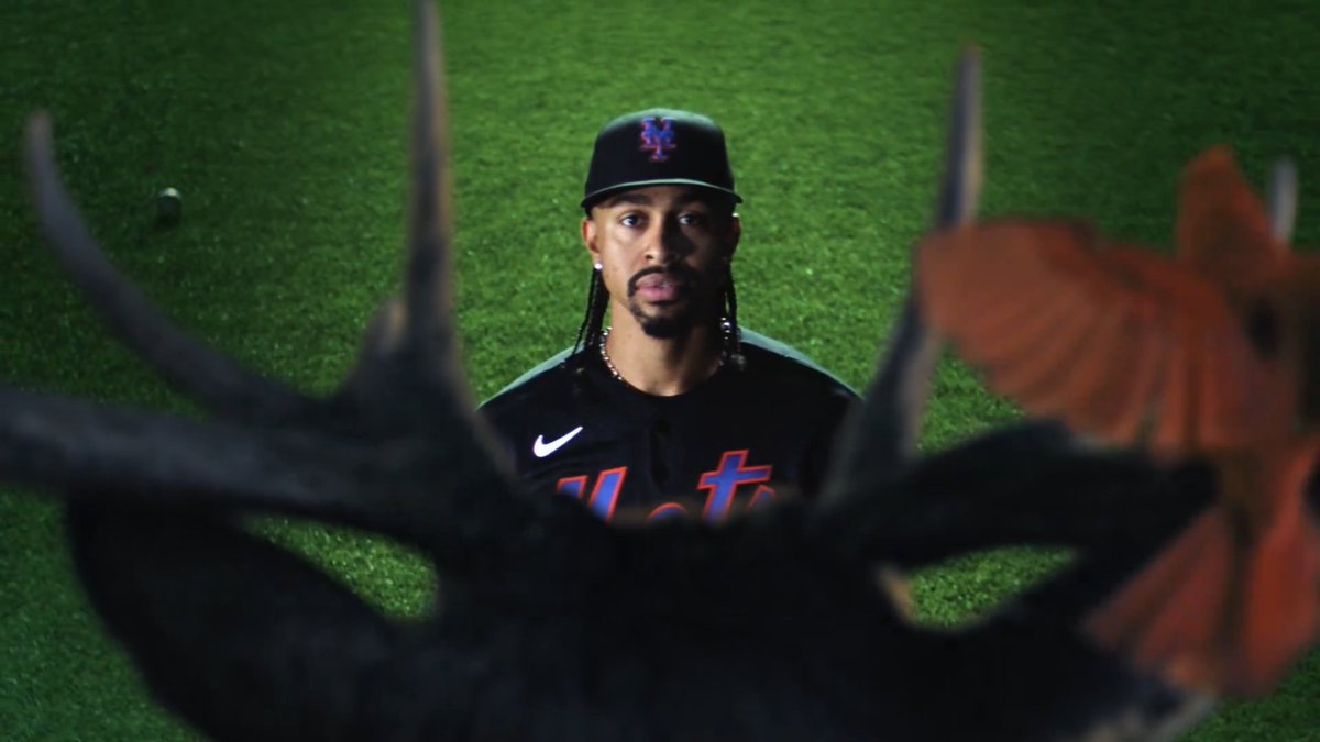 Francisco Lindor starred in a commercial for Steven Spielberg’s new movie Disclosure Day 😱