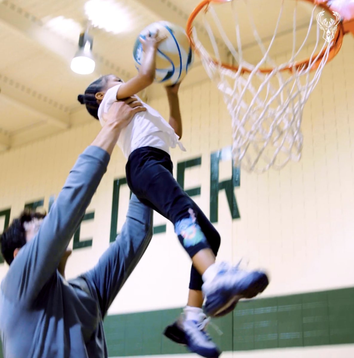 Cormac Ryan surprised kids at the Boys and Girls Clubs of Greater Milwaukee with some friendly hoops competition. 💚