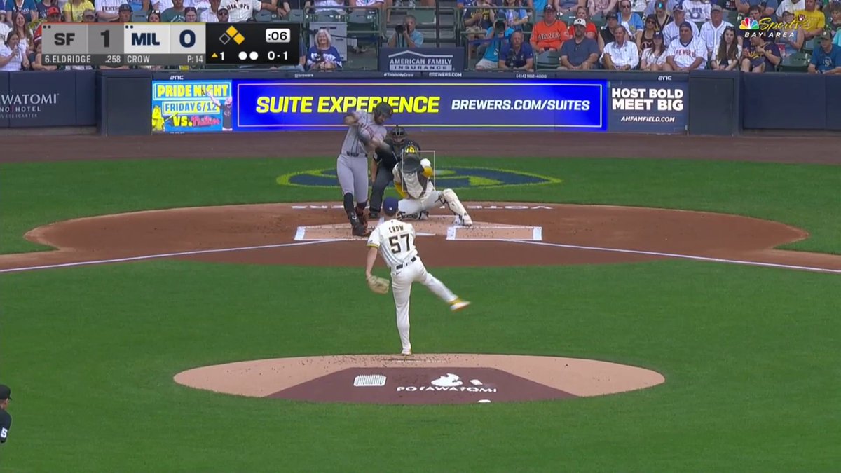 Eldridge extends the lead with a clutch hit 👏