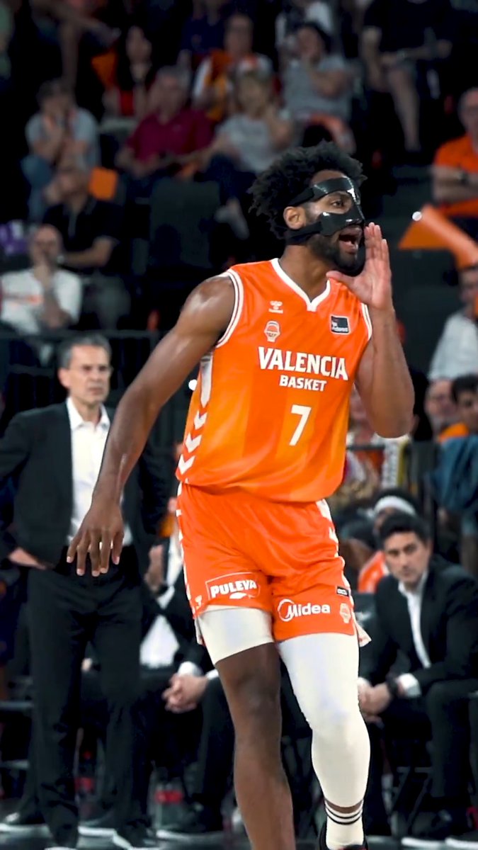 Cuando Braxton toma altura, pasan cosas ๐ฎโ๐จ๐ Este miรฉrcoles nos regalรณ varios vuelos de los suyos... Y maรฑana ๐ฆ๐ช๐๐ง๐๐ข๐ค๐จ ๐ข๐ฬ๐จ โ๏ธ๐งก ๐ P2 1/4 #PlayOffLigaEndesa โ๏ธ๐ Surne Bilbao ๐ โ Viernes, 19h ๐บ DAZN Espaรฑa ๐ค vitaldin