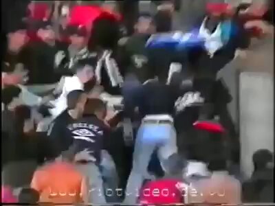 🇫🇷💥 Kop of Boulogne vs Police back in the days
