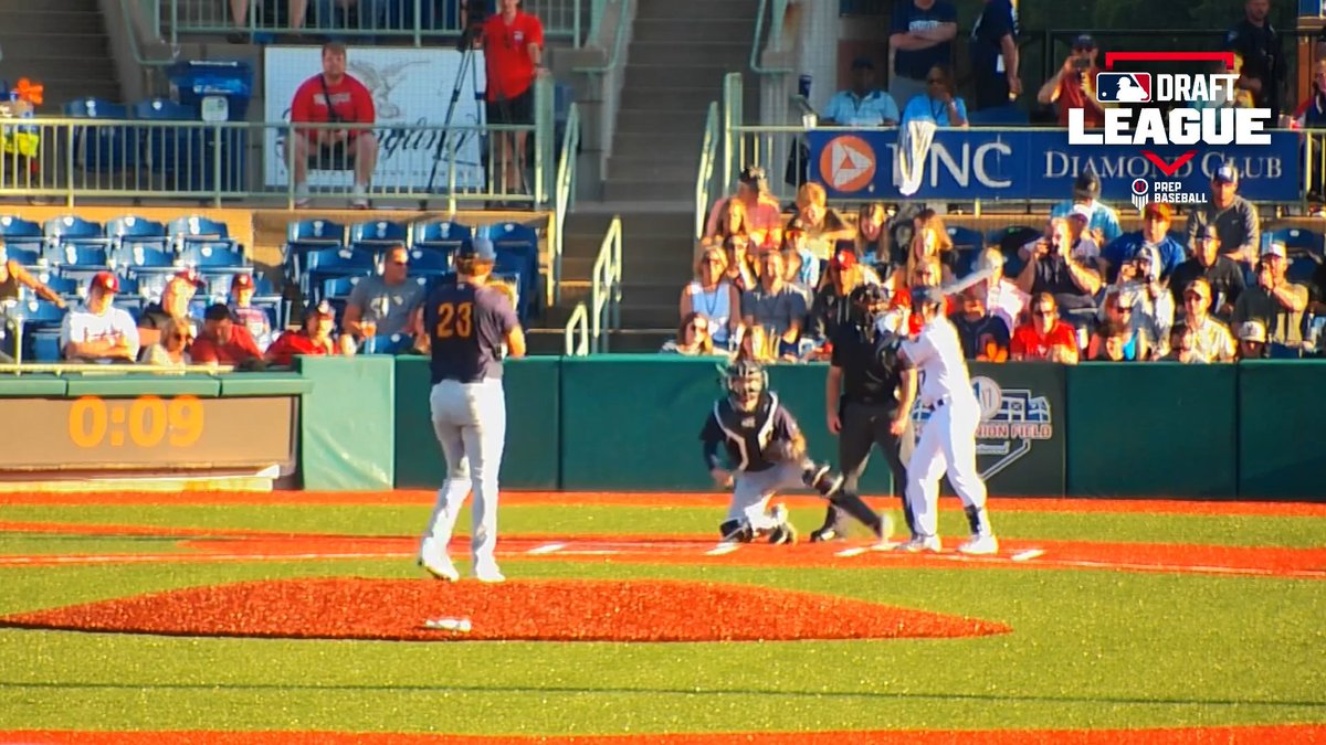 Parker Detmers (State College Spikes) made quick work of his debut last night, retiring three batters on seven pitches.🦌 𝐅𝐁: 95.0 mph (T95.8), 2523 rpm, 17.6" IVB, 14.0" HB 𝐂𝐁: 80 mph, 2411 rpm, -2.4" IVB, -13.7" HB MLB Draft League | Louisville Baseball