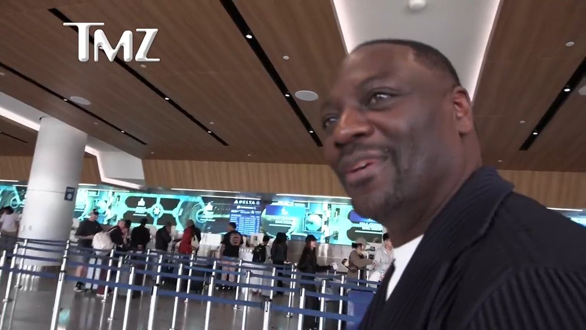 "Euphoria" star Adewale Akinnuoye-Agbaje defends Zendaya dying in the series finale.