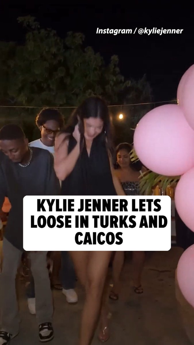 Kylie getting down with a little two-step during her vacay in Turks 🤩💃