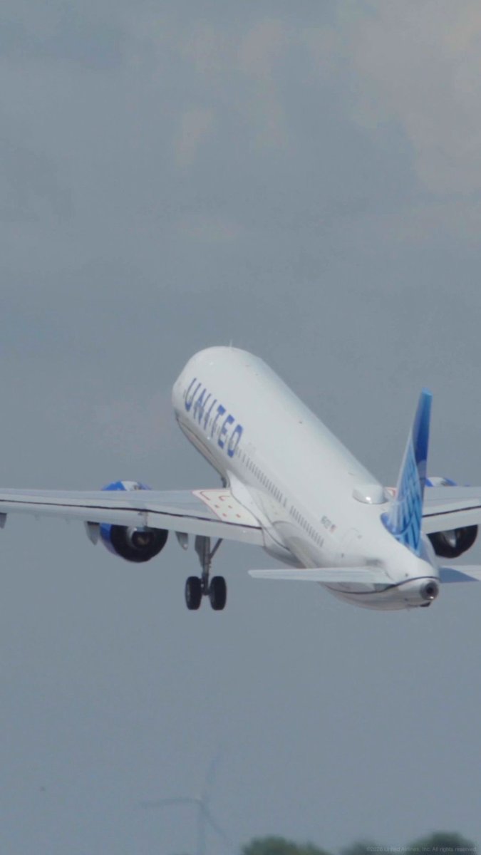 *New plane loading* Our first A321XLR is here, decked out with the United Elevated interior. Inside you'll find: ✨ Lie-flat United Polaris business class seats with all-aisle access 💺 United Premium Plus with a retractable divider 📺 The biggest economy seatback screen in the world 🔋 Chargers galore 🍪 Self-serve snack bar