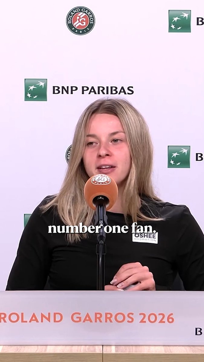 "I'm just praying that Novak [Djokovic] keeps on playing" First-time Roland-Garros finalist Maja Chwalińska names her tennis idols ❤️
