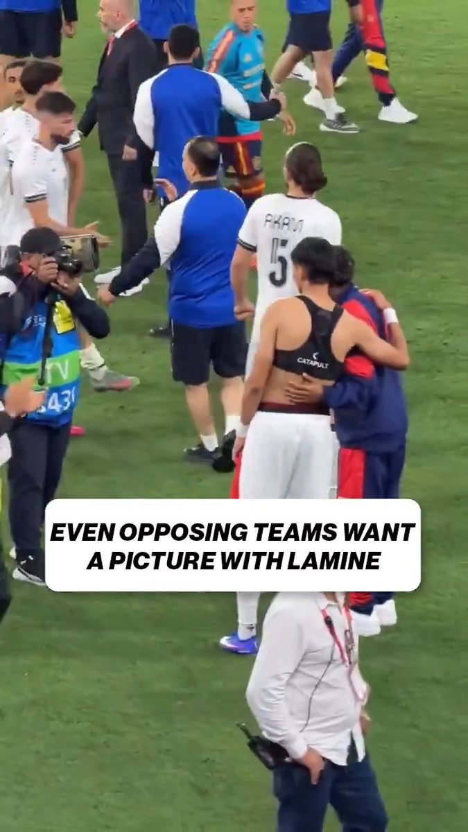 Iraqi players were ready to get a photo with Lamine Yamal (via X/Benayadachraf)