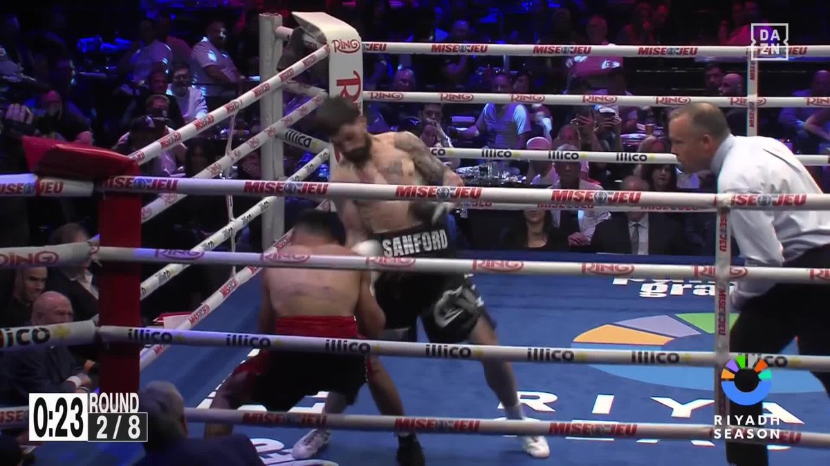 HUGE RIGHT HAND FOR THE STOPPAGE 👊💥 #RamirezRichards | Live NOW on DAZN ▪️