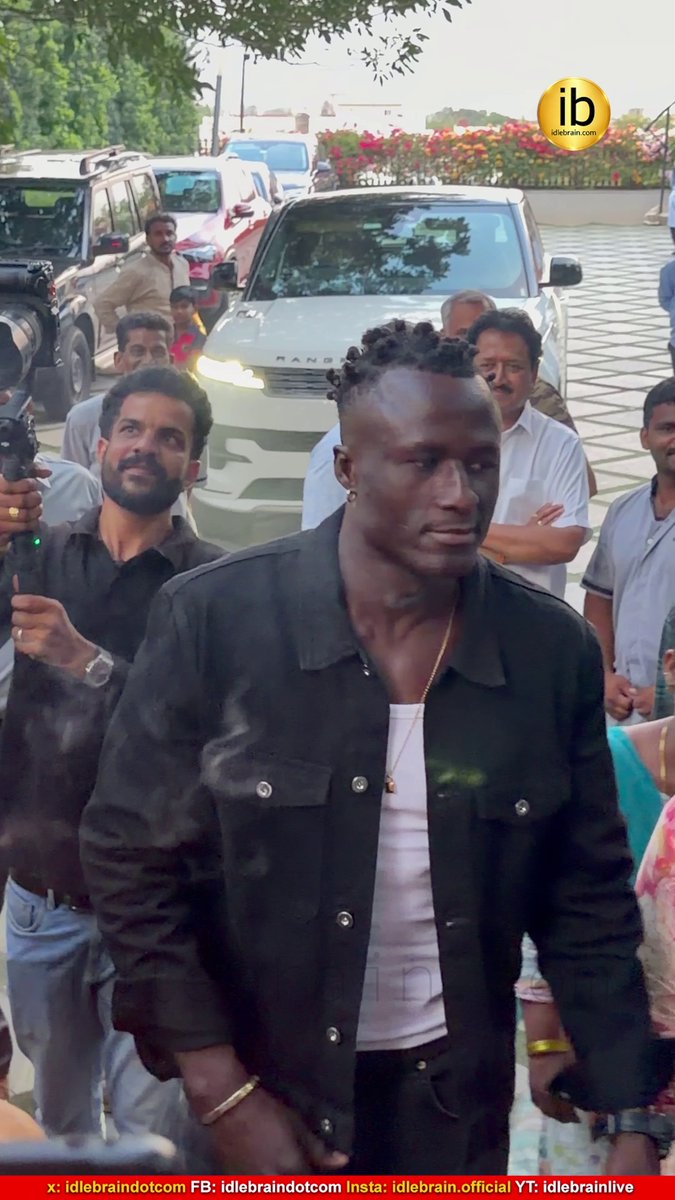 Ram Charan's bodyguard Kevin Kunta in action #Peddi celebrations