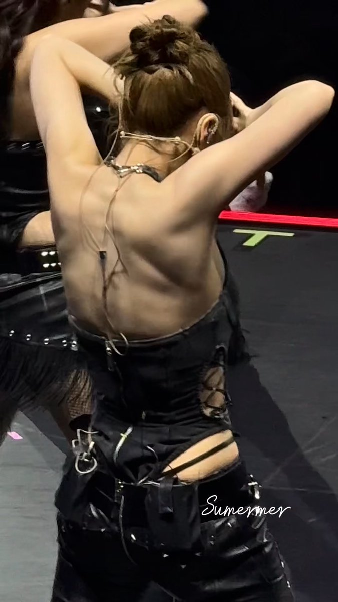 MOMO'S BACK MUSCLES???