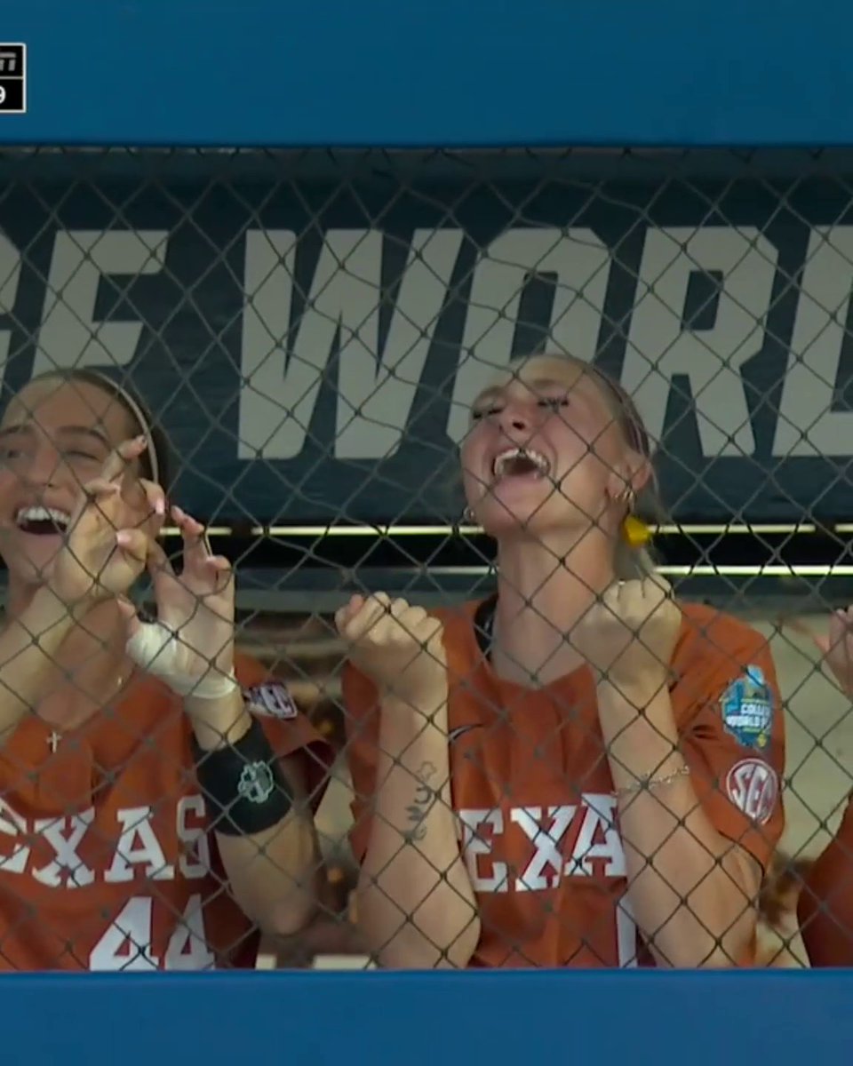 VIVI MARTINEZ GIVES TEXAS THE LEAD 🤘 Texas Softball