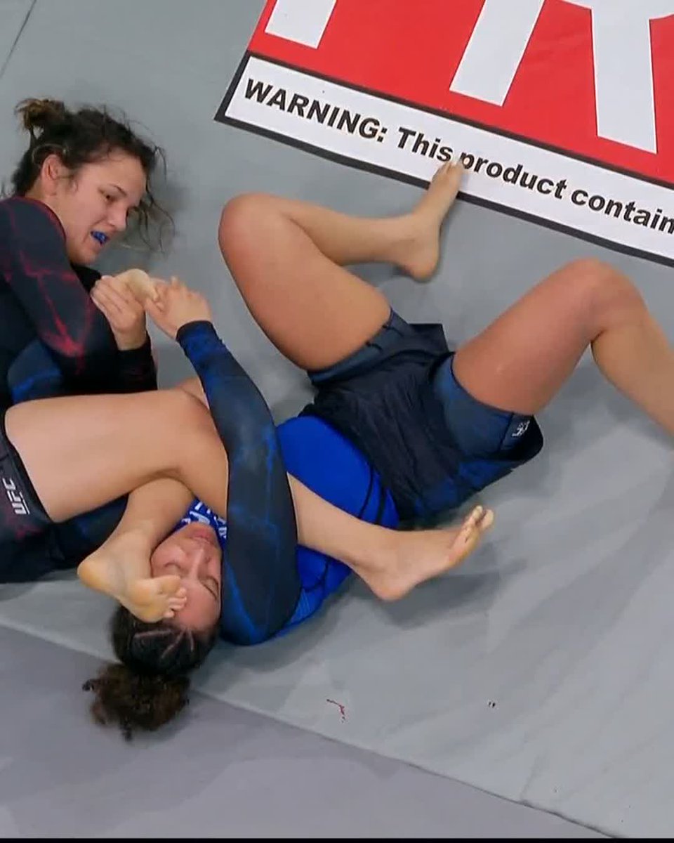 PERFECT 3-0 IN THE BOWL 😤 Bella Mir found the armbar late in Round 3 to close the show at #UFCBJJ9!!