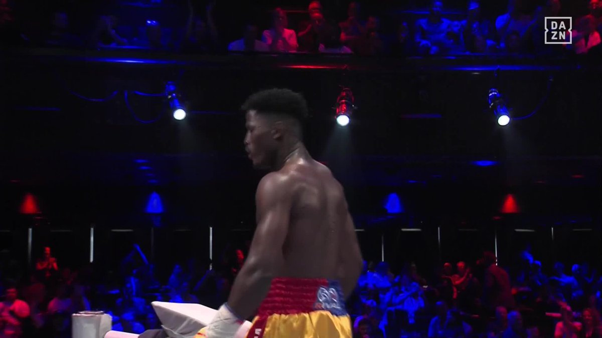 THE SOUND OF THOSE BODY SHOTS FOR THE WIN 😤🔥 #RamirezRichards | Live NOW on DAZN ▪️