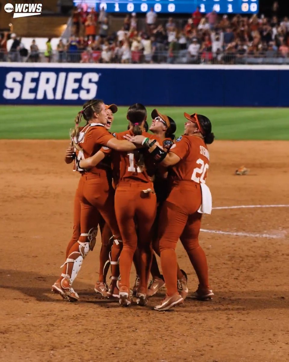 The last out of the 2026 #NCAASoftball season 👏 #WCWS x Texas Softball
