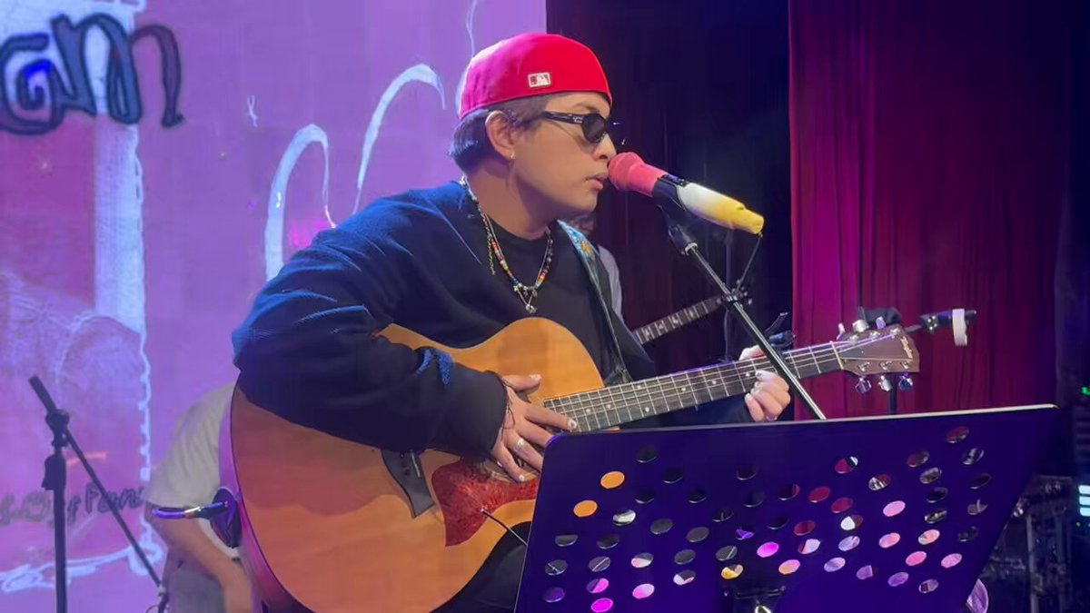 Practice pa lang yan! 🎤🎶 WATCH: Maki rehearses ahead of “Pink Room,” an intimate fan meet and send-off event for his “KOLORCOASTER” Southeast Asian tour. | via Anna Cerezo