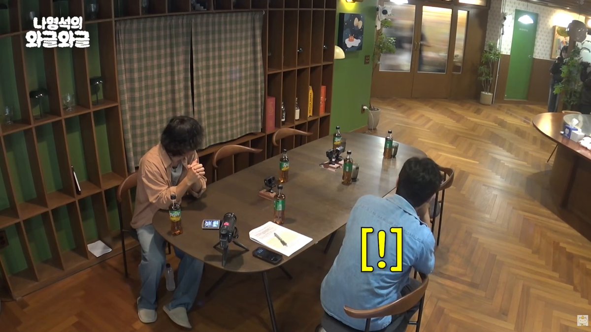 LMAO aespa is so chaotic from the start - Karina thought the door was a push/pull but it's a sliding one