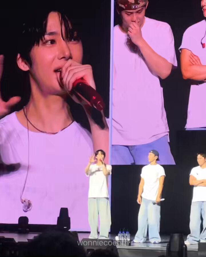 Mensaje de despedida de Hyungwon; 🐢: Mirar a todos ustedes desde aquí en el escenario, ¡Que chulas! Nosotros regresamos a Latinoamérica después de muchos años, es un lugar donde hay muchos recuerdos, y muchas gracias por regalarme este recuerdo + #형원 #HYUNGWON