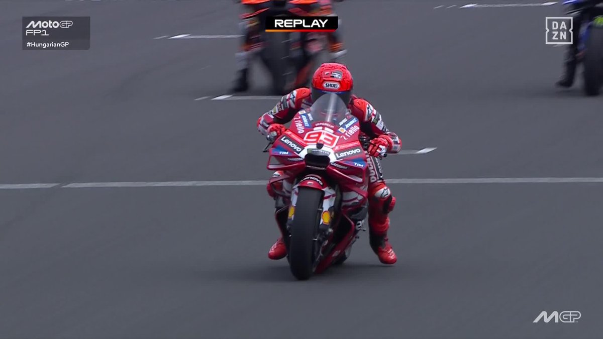 Lo de Marc Márquez en la práctica de salida, qué ha sido 😱 En la primera probándose sin apoyar los pies y en la segunda, sustituto con derrape 🤯 #HungarianGP 🇭🇺 #MotoGP 🏁