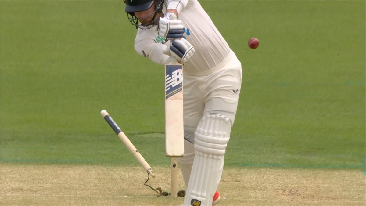 Off stump sent CARTWHEELING! 🤸 Josh Tongue cleans up Glenn Phillips with his first ball of the day 🔥