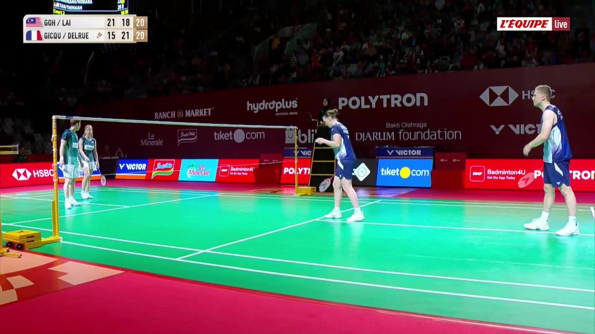 Incroyable fin de match pour Delphine Delrue et Thom Gicquel ! La paire française se qualifie pour les demi-finales du Super 1000 après une fin de match folle… #lequipeBADMINTON