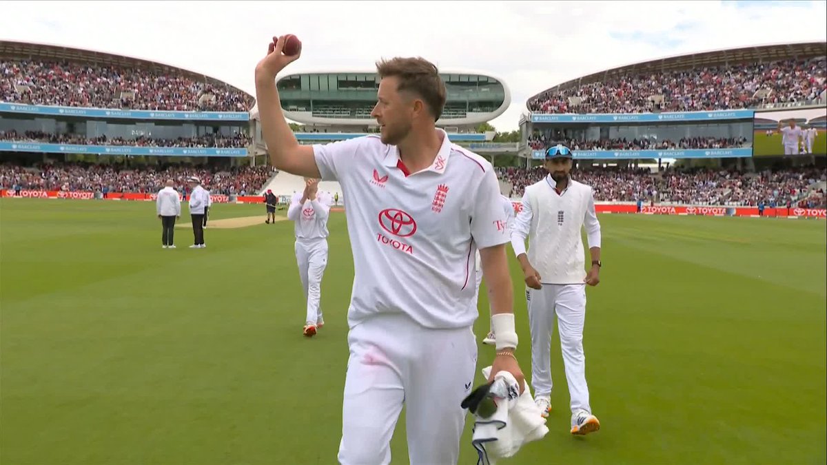 Ollie Robinson has FIVE on his Test return at the home of cricket! 👏 New Zealand all out for 113 🤝