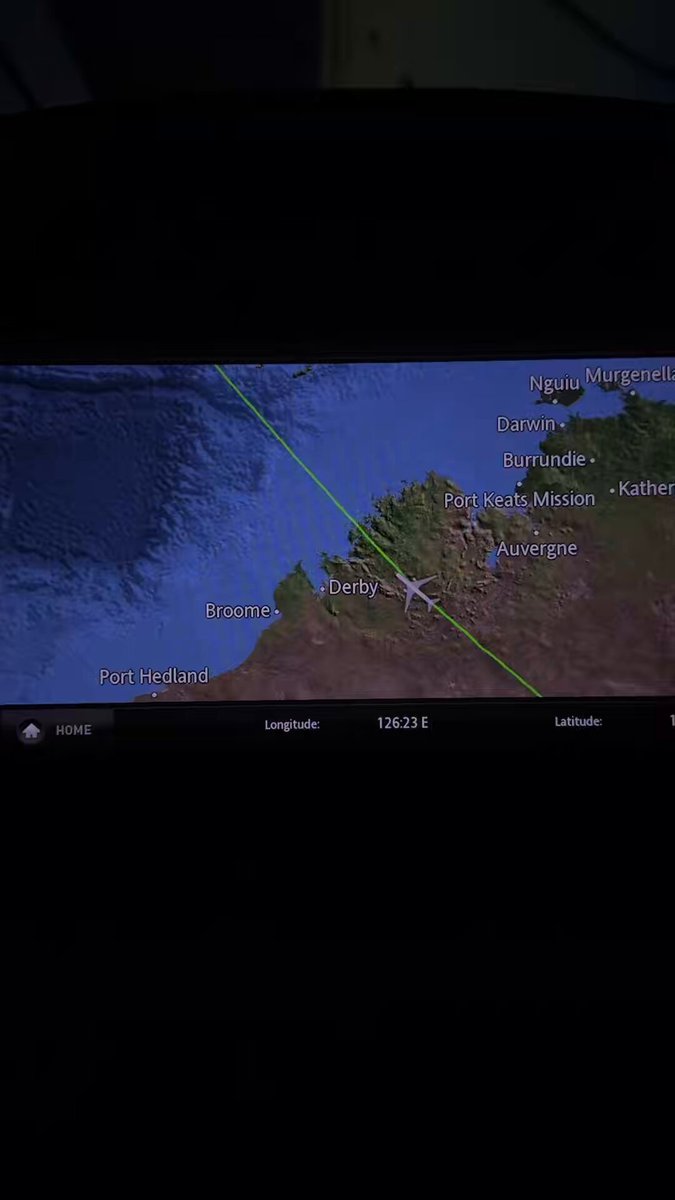 🛫 คุณบินออกจากเมลเบิร์นกลับไทยและพบว่า 4 ชั่วโมงกว่าๆที่นั่งมา ดูหนังจบไป 1 เรื่องหลับไป 1 งีบและพนักงานเสิร์ฟอาหารเสร็จไปแล้ว 1 มื้อ คุณเพิ่งจะกำลังออกจากแผ่นดินออสเตรเลียจริงๆ 😆😆😆
