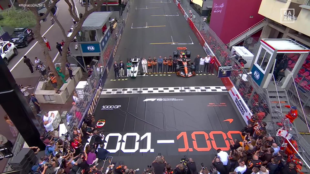 ¡Qué imágenes! 😍 Mika Häkkinen pilotando en Mónaco el primer McLaren, el M2B por los 1000GP de la escudería. Todas las leyendas, juntas de nuevo para celebrarlo 👏 #MonacoDAZNF1 🇲🇨