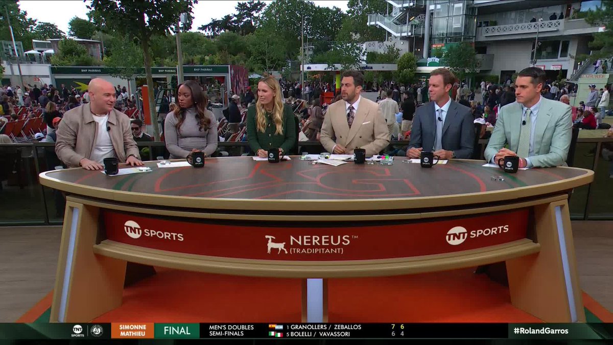 "I'm not a big fan of bringing in a mental coach in the semifinals of a Slam... you're supposed to bring in your mom at that stage." ๐
Andre Agassi and the panel weren't fans of Jakub Mensik's decision to bring in a mental coach ๐ #RolandGarros