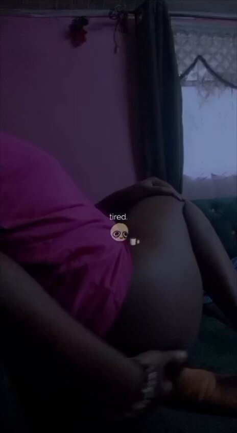 I got bored at home...... later decided to take a video of my thick thighs and ass🤤😝🥵🥵