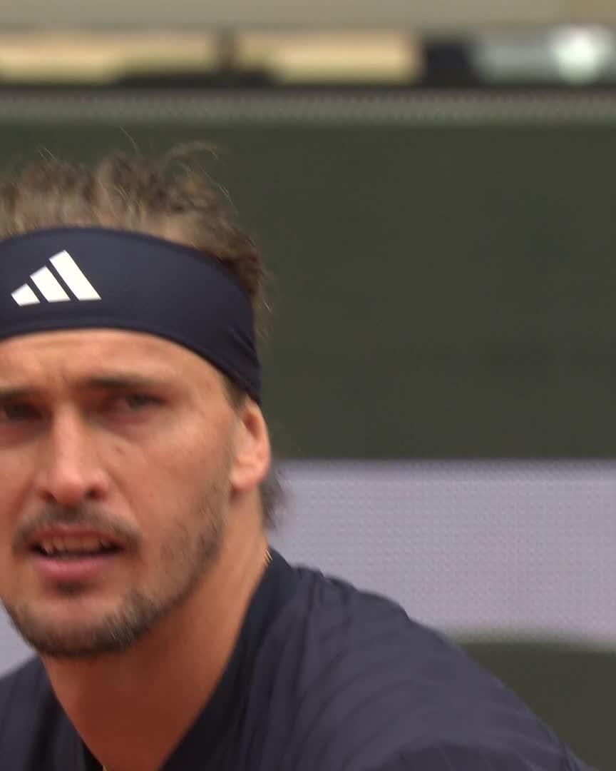 Fast reflexes at the net ⚡️ #RolandGarros