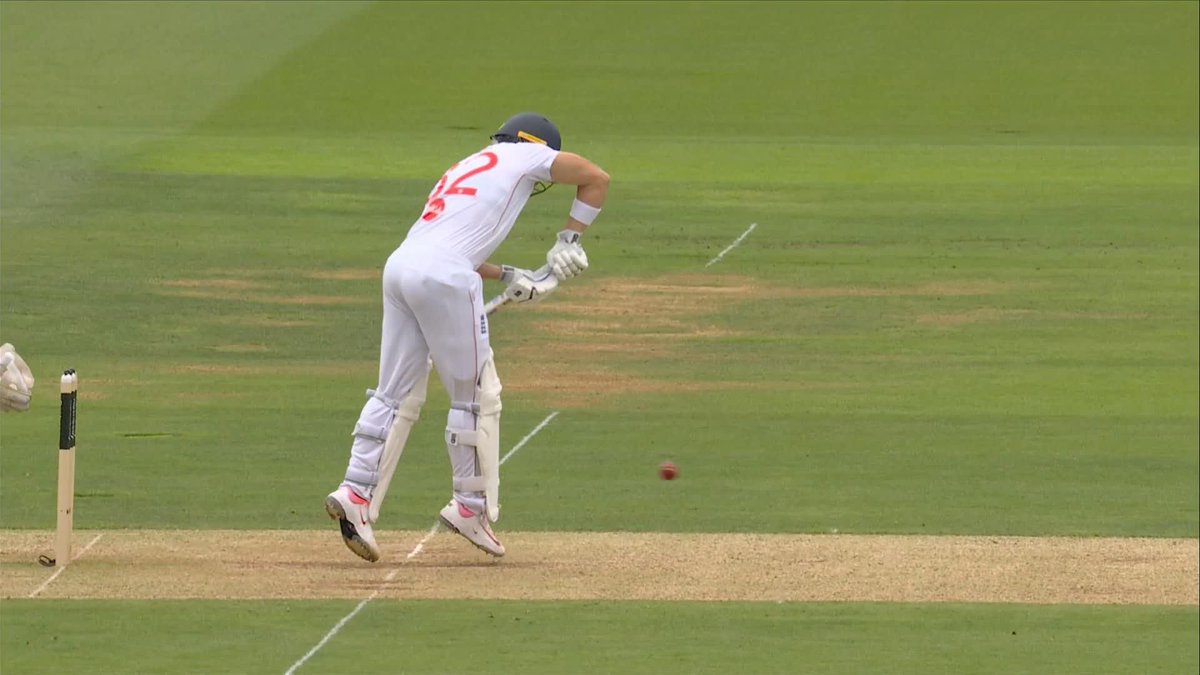 Matt Henry's delivery stays low and Jacob Bethell's Test comes to an end with the bat! ⬇️ Wait for that side-on angle... 👀