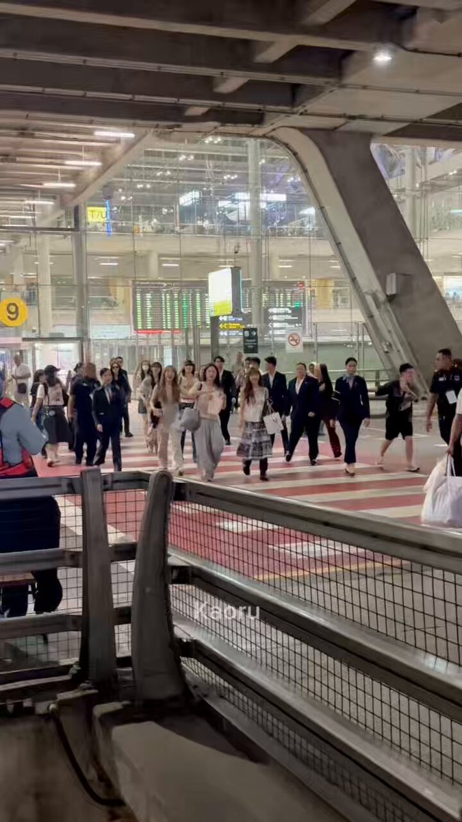 ไโไ มาถึงไทยแล้วว🥺ดีใจที่สุดเลยยินดีต้อนรับค้าบ #IOI #아이오아이 #IOICONCERTTOUR_LOOP_IN_BANGKOK