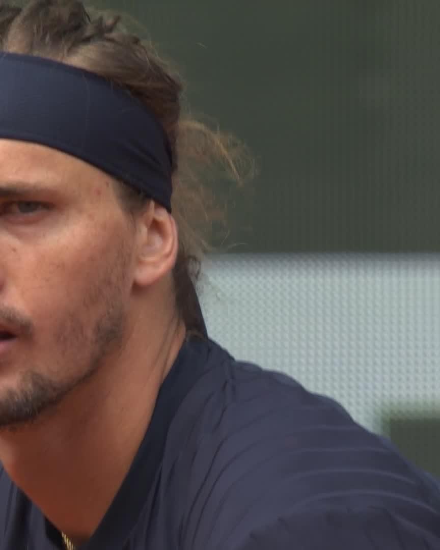 Break Mensik! #RolandGarros