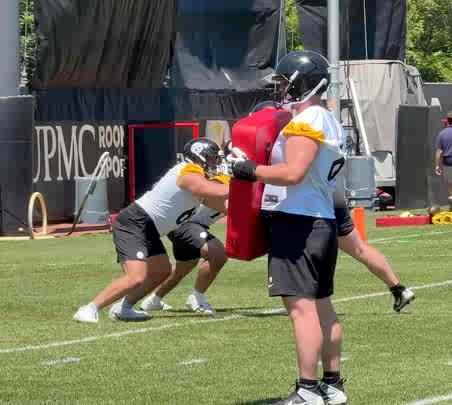 #Steelers Mason McCormick working against Gennings Dunker with a little tap at the end 😃
