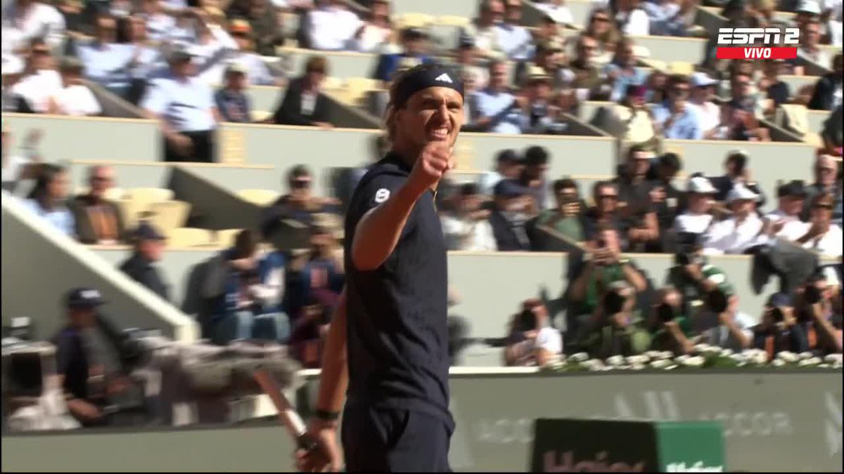 ¡🇩🇪 ZVEREV VENCIÓ A 🇨🇿 MENSIK Y VOLVERÁ A JUGAR UNA FINAL DE GRAND SLAM! 🔜 📺 Mirá #RolandGarros en el Plan Premium de #DisneyPlus.