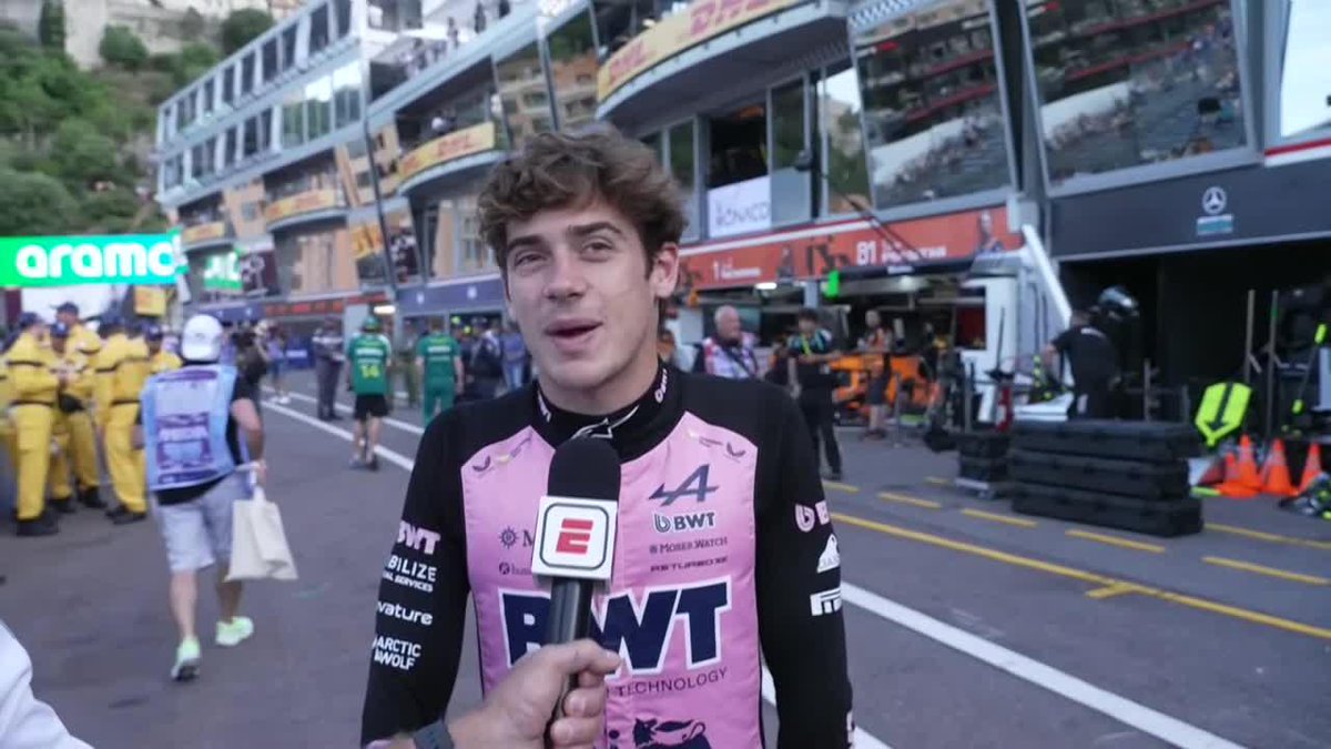 😂 "UN POCO MÁS QUE UN BESITO, LE DÍ UN ABRAZO PERO NO SE ROMPIÓ NADA" 🤣. Franco Colapinto bromeó sobre su choque en la Práctica 2 y le llevó tranquilidad a sus fanáticos: ¡el auto está sano y salvo! 📺 #MonacoGP | Toda la temporada de #F1 por #DisneyPlus Plan Premium