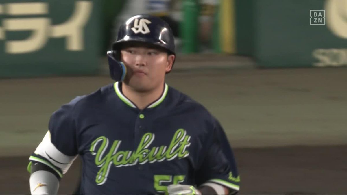 藤浪のインハイ155キロ 村上の強烈な弾丸ライナー 当たり前の様に取るライト佐藤 取れた事に驚き喜ぶ藤浪 この1球の情報量多すぎwwwww