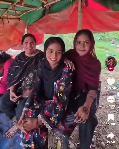 Chinese men buying wives from the Pakistani slums. 😑