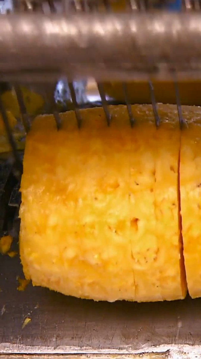 Slicing and dicing pineapples ๐๐ช #HowItsMade #pineapple