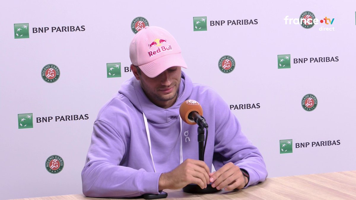 Flavio Cobolli 🇮🇹 après le forfait de Matteo Arnaldi à #RolandGarros « Quand il est venu me voir j’ai failli pleurer. On ne s’attend pas à ça. J’étais très triste pour lui. En même temps, bien sûr, je suis très heureux de mes résultats cette semaine. »