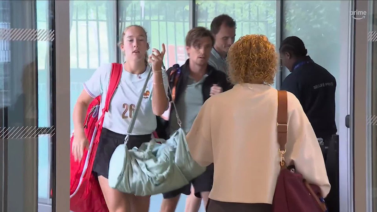 😍 Mirra Andreeva en mode "opération séduction" avec le maillot de l'Équipe de France 🇫🇷 #RolandGarros