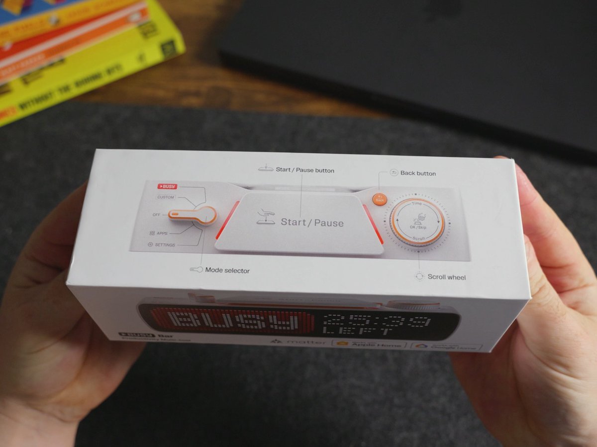 Unboxing the final retail version of BUSY Bar! 🚀 Peeling off the screen films and running a focus session for the first time is amazing 🥹