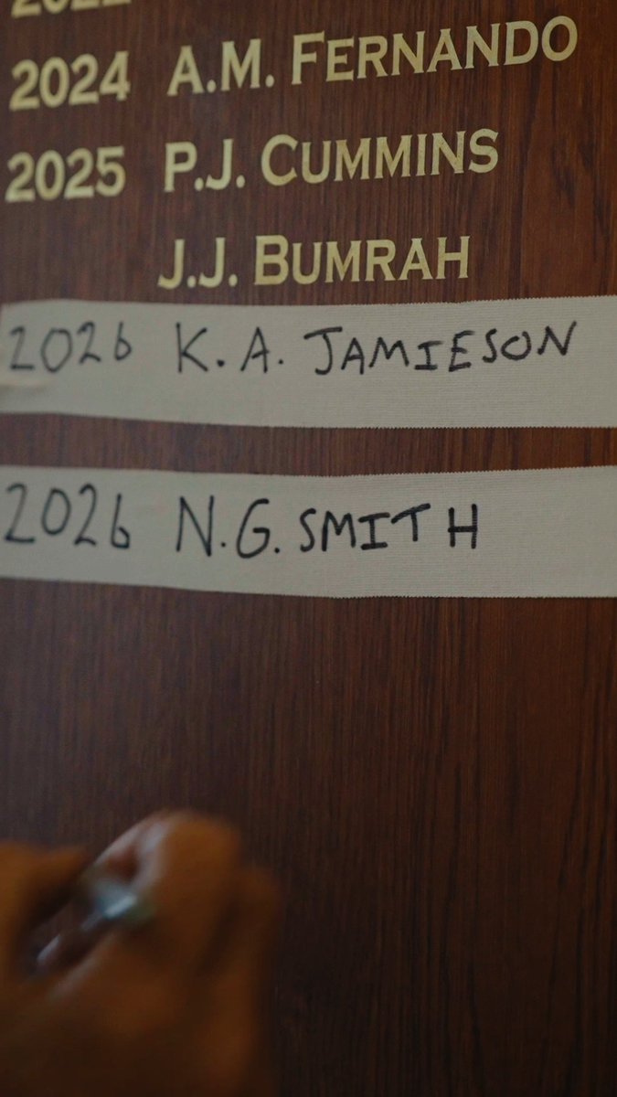 Nathan Smith joins Kyle Jamieson on the board ✍️ #ENGvNZ