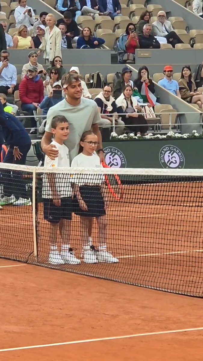 Flavio Cobolli is on Court Philippe-Chatrier for practice after Matteo Arnaldi pulled out of the semi-final 🎾