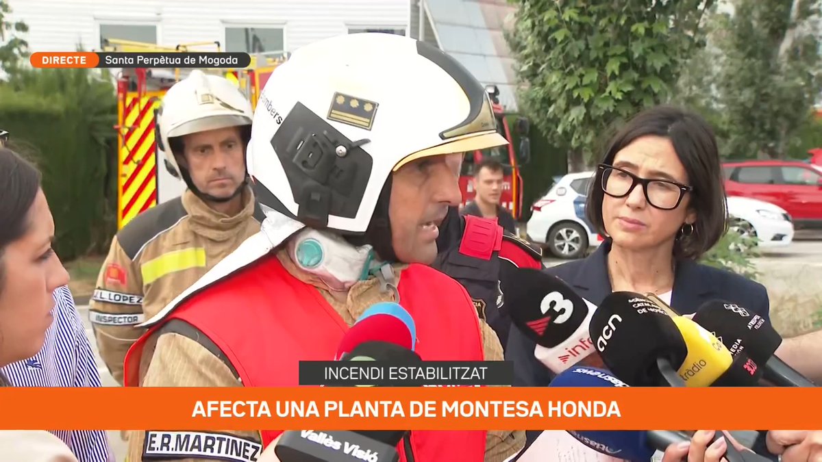 "La nau ha quedat totalment afectada, però la zona de producció, no." El cap d’intervenció dels Bombers de la Generalitat, Eduard Martínez, explica que la nau d'Honda, d'uns 20.000 metres quadrats, ha quedat del tot calcinada