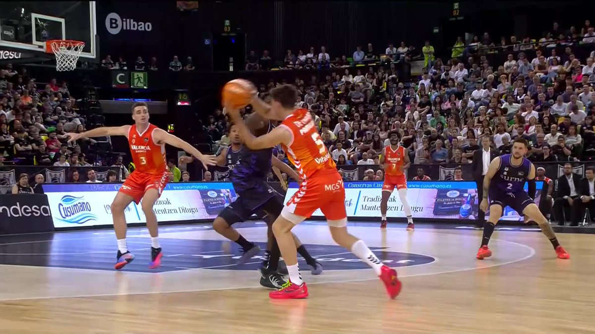 Nadie sabe cómo ha entrado, pero ha entrado 🤪 📺 DAZN España | #PlayoffLigaEndesa | Valencia Basket Club