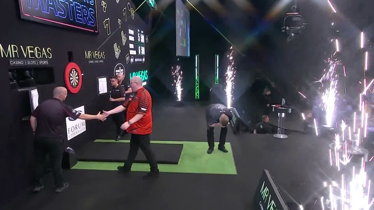TINGSTROM KNOCKS OUT BUNTING! Viktor Tingstrom sends defending champion Stephen Bunting packing! 😳 Following a flurry of match darts missed from the pair, Tingstrom stumbles over the finish line to knock out the reigning champion! 📺 #NordicDarts26
