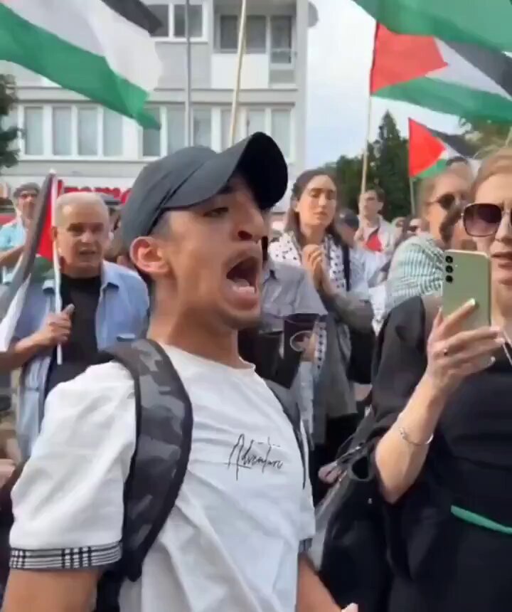 Mohammed shows us that he is the undisputed leader of Berlin.
